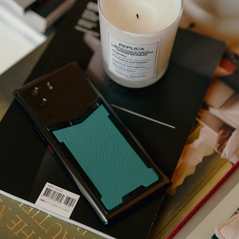 2Metavertu_Calf_Leather_Vienna_Green_5g_Phone